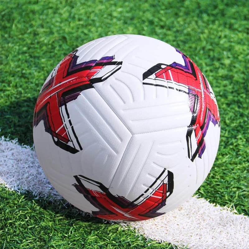 Ballon de football stylisé sur fond coloré, idéal pour les passionnés de foot et les sports d'équipe.