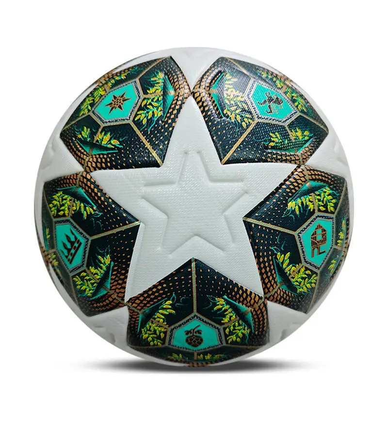 Ballon de football professionnel en action sur le terrain, idéal pour les joueurs et les passionnés de sport.